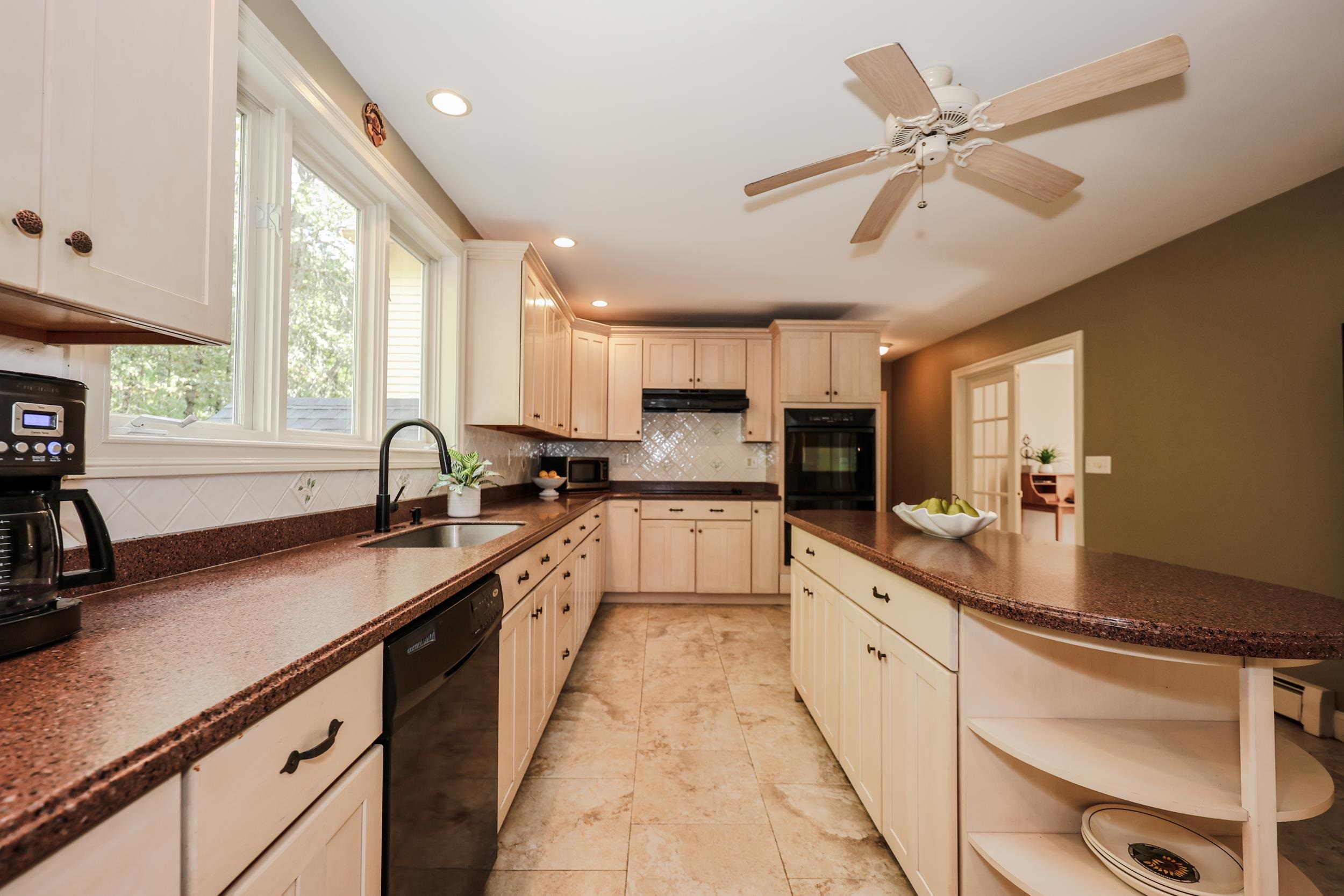 18 Nottingham Road Windham, NH 03087 - Photo 21 of 56