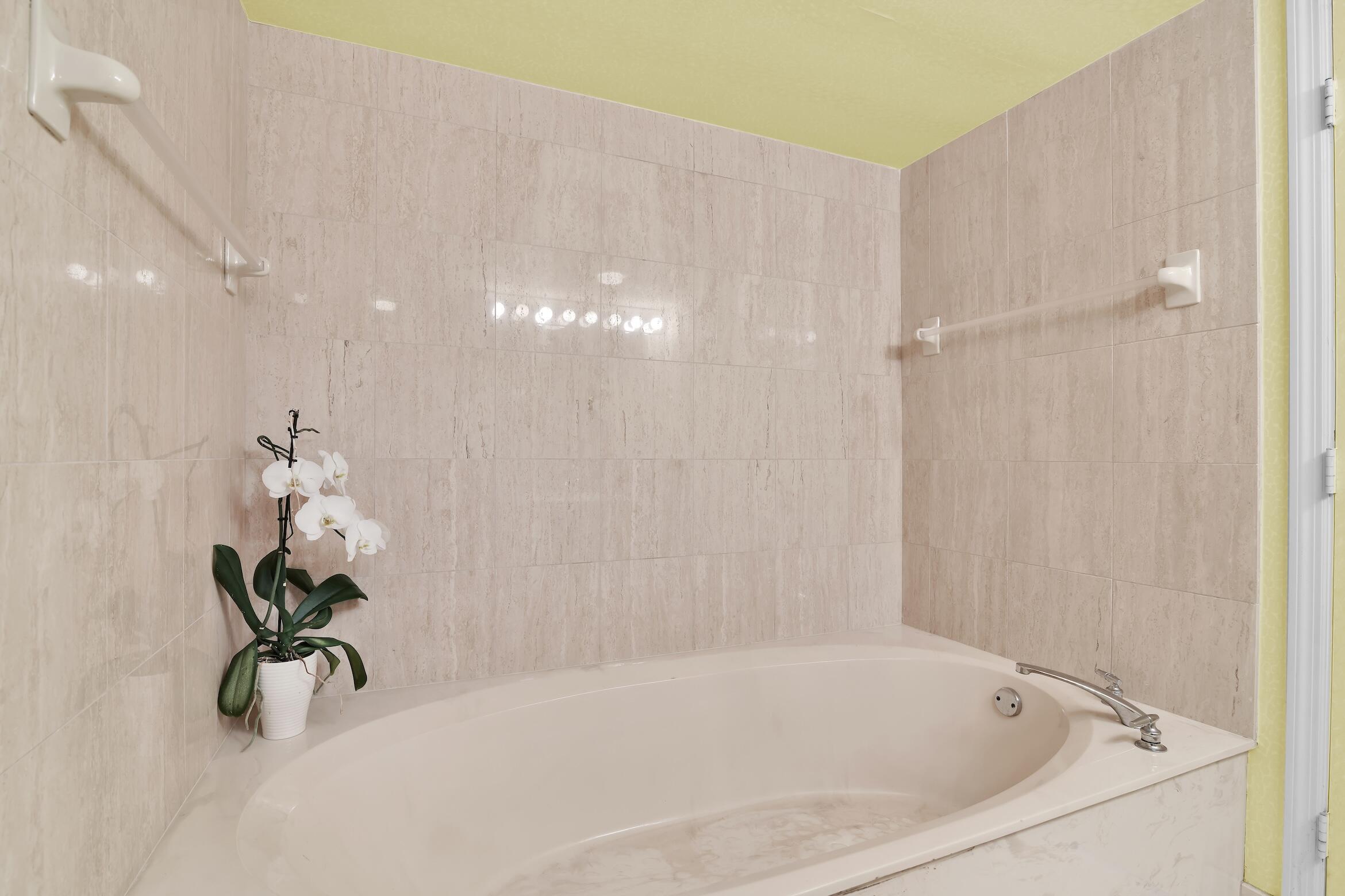 120 Southeast 5th Avenue, Unit 331 Boca Raton, FL 33432 - Photo 19 of 48 a bathroom with a bathtub