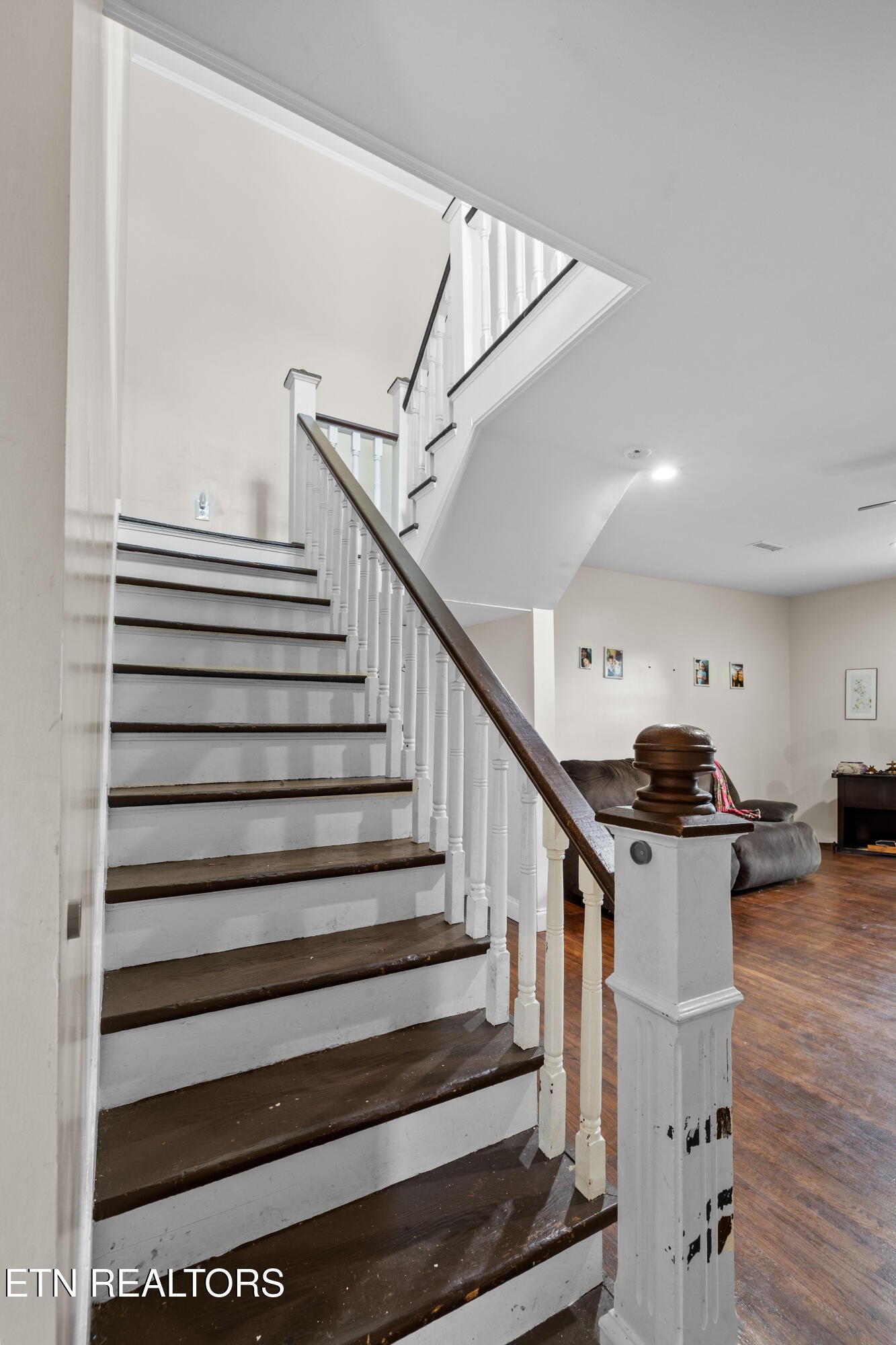 706 Broad Street Sweetwater, TN 37874 - Photo 10 of 28 a view of entryway and hall