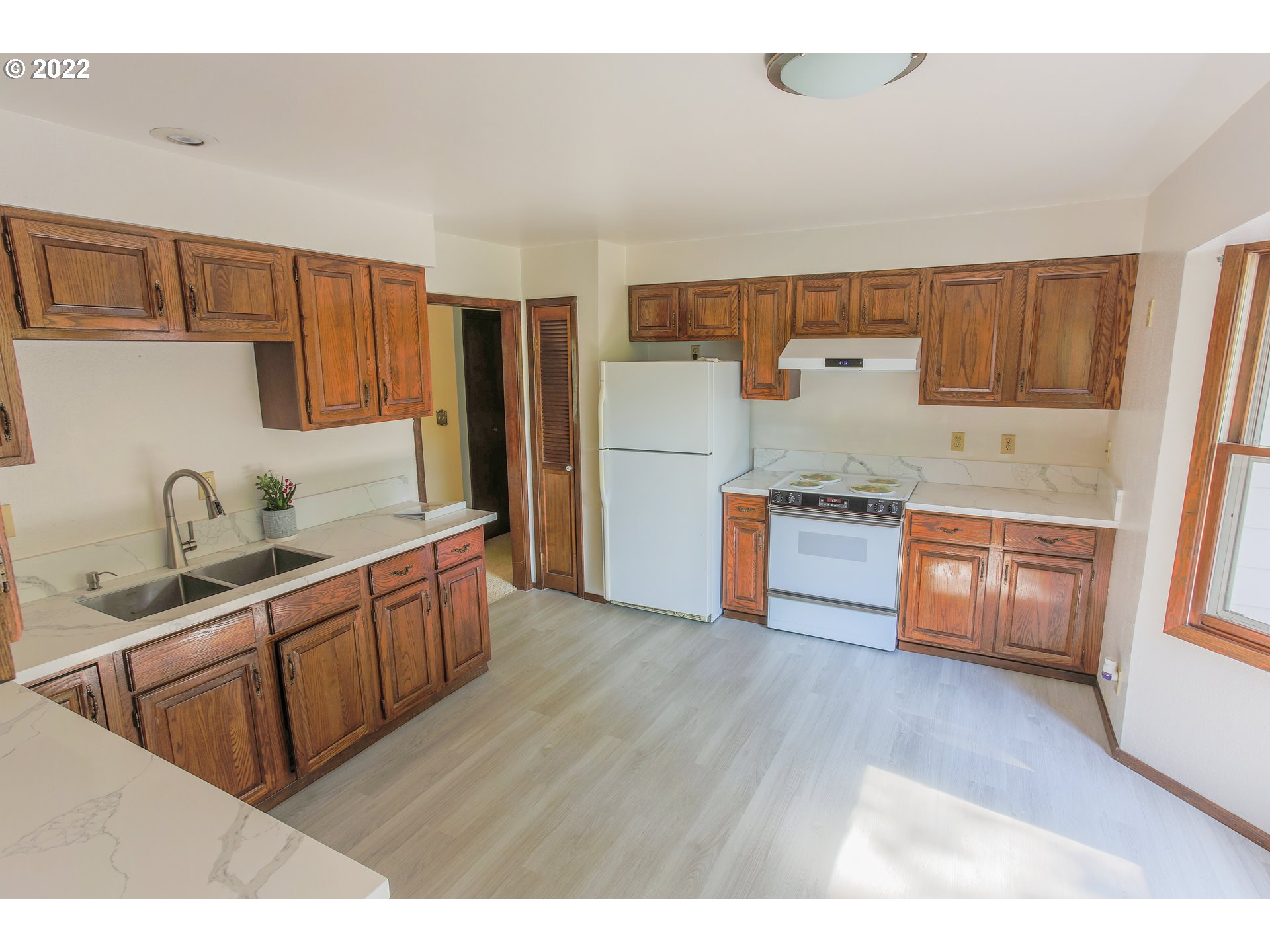 18173 Southeast Richey Road Gresham, OR 97080 - Photo 4 of 23 a kitchen with stainless steel appliances granite countertop a sink stove and refrigerator
