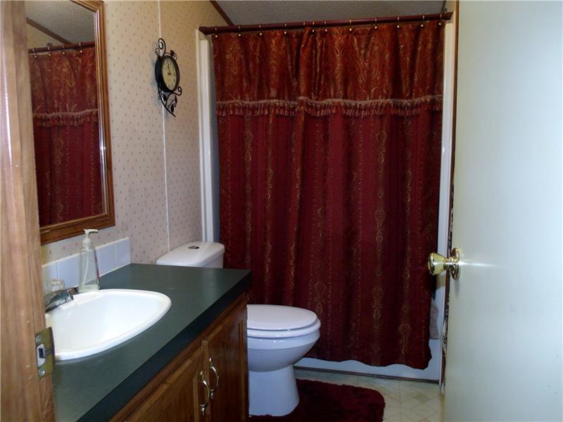 5269 Richland Road Gibsonia, PA 15044 - Photo 13 of 19 FULL BATH FOR BEDROOM 2 AND 3