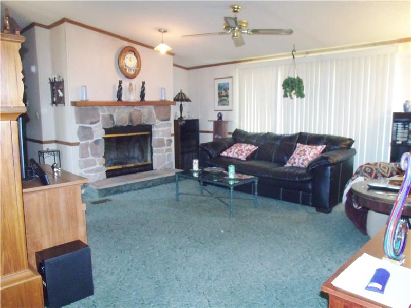 5269 Richland Road Gibsonia, PA 15044 - Photo 4 of 19 15X15 LIVINGROOM WITH A HUGE WINDOW