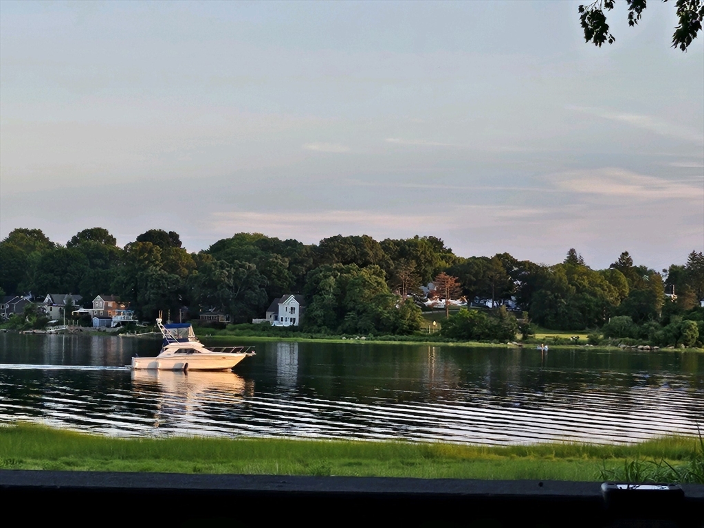 39 Stratford Road Weymouth, MA 02191 - Photo 3 of 24 Gallery Image 3