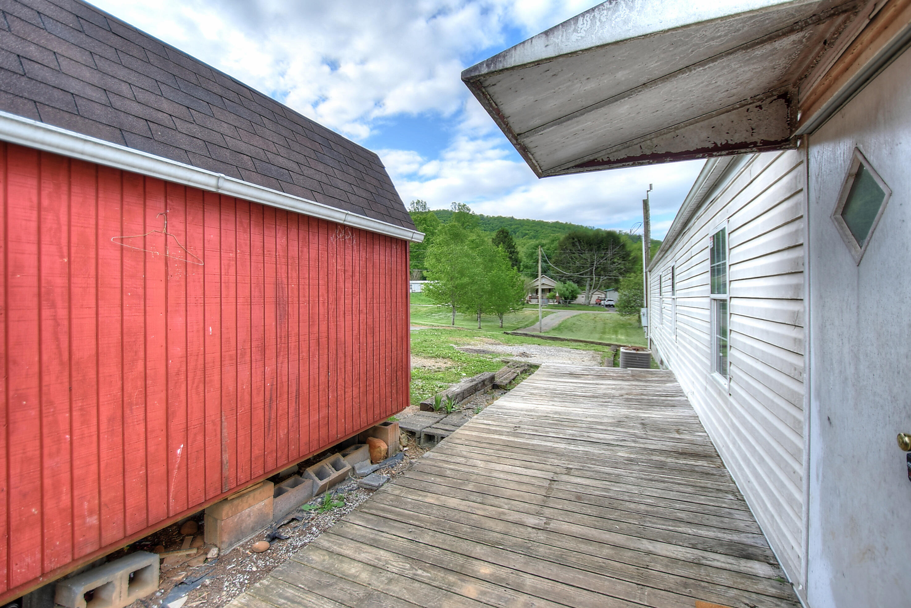 117 Ug Buckles Road Elizabethton, TN 37643 - Photo 3 of 26 DSC_0061_2_3_4_5_6_1