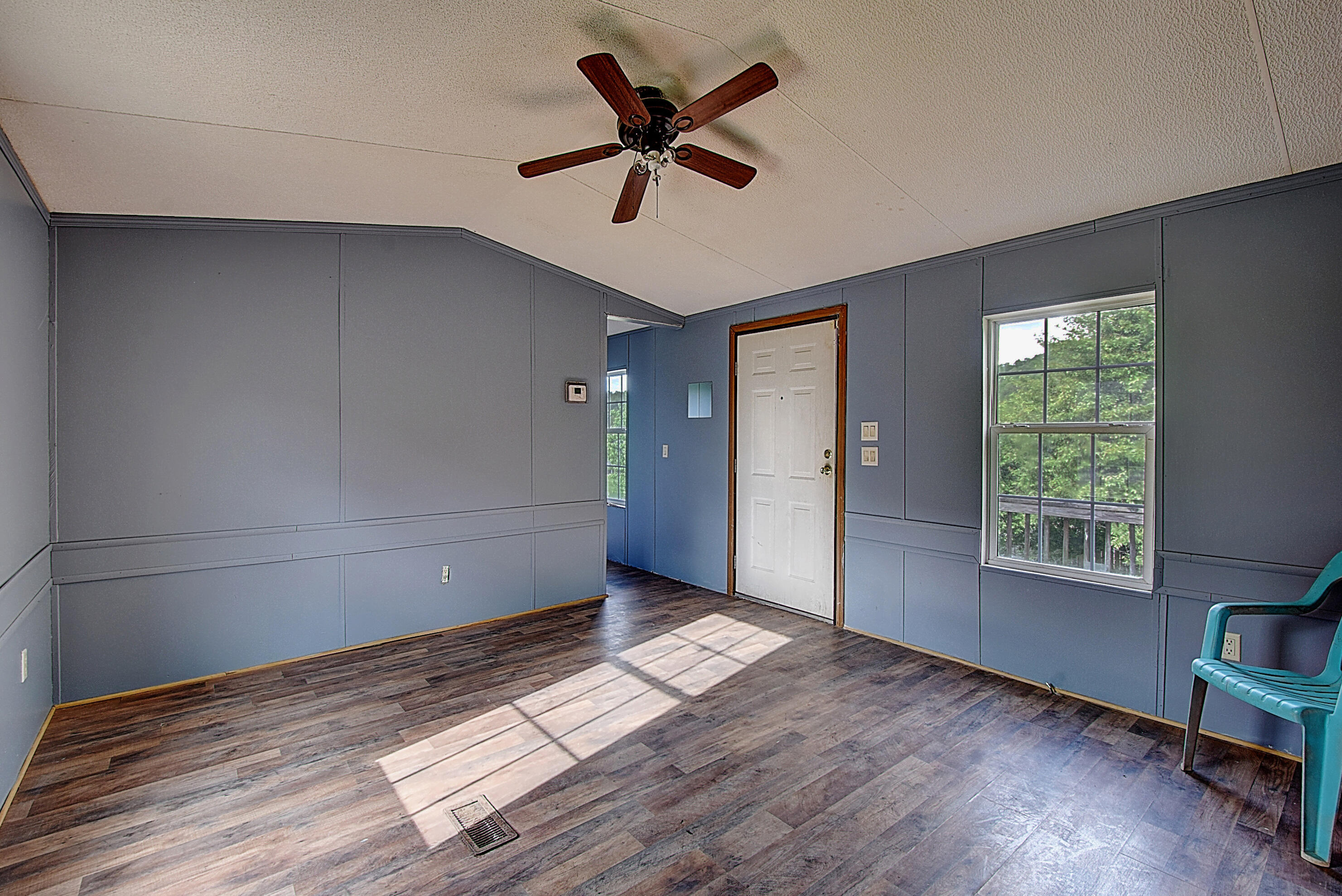 117 Ug Buckles Road Elizabethton, TN 37643 - Photo 4 of 26 DSC_0082And8more