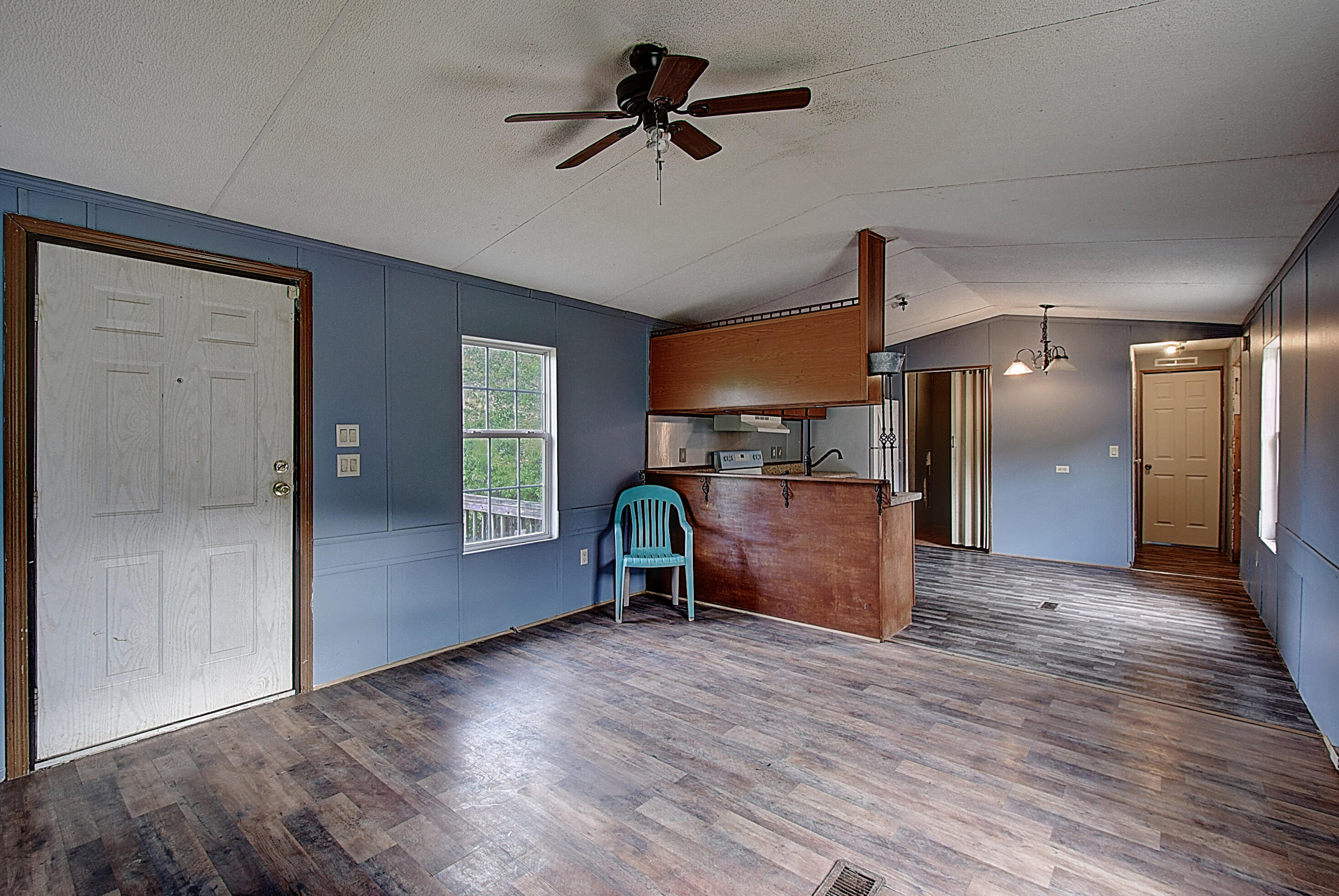 117 Ug Buckles Road Elizabethton, TN 37643 - Photo 5 of 26 DSC_0100And8more