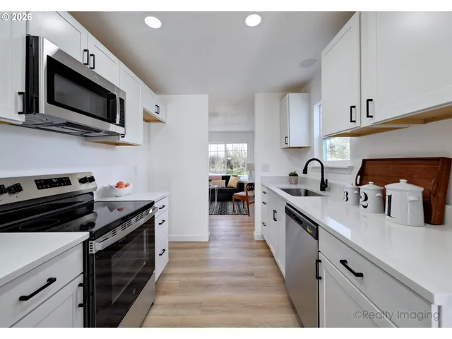 $385,000 | 92203 Clover Road, Astoria, OR 97103