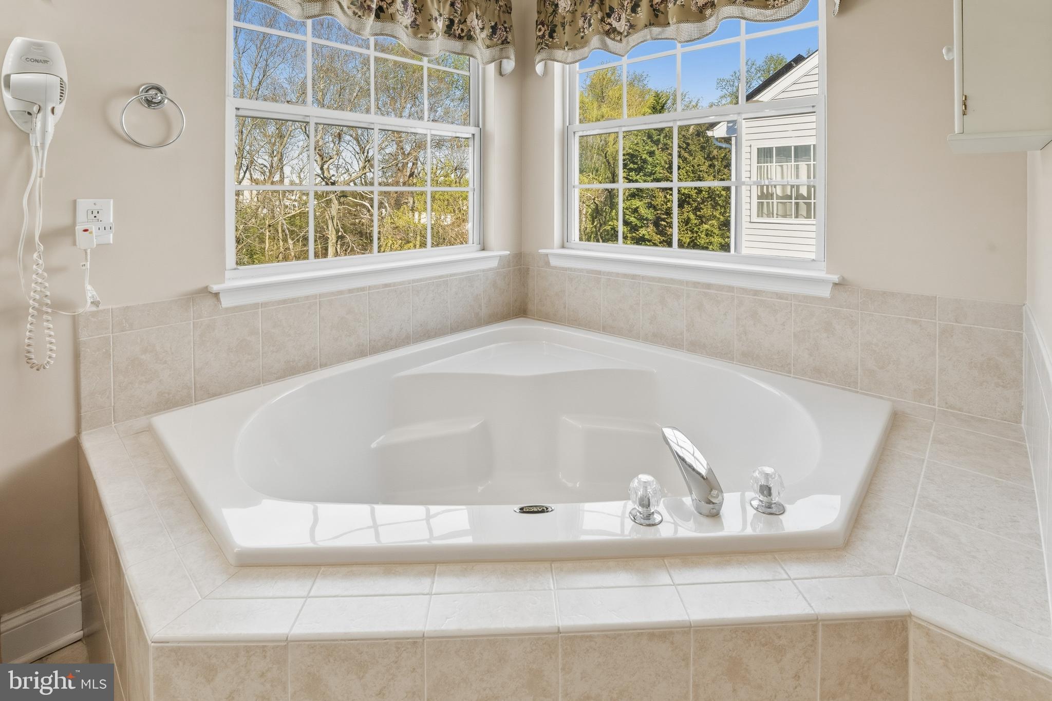 193 Yorktown Road Swedesboro, NJ 08085 - Photo 22 of 36 Primary Suite - Bathroom