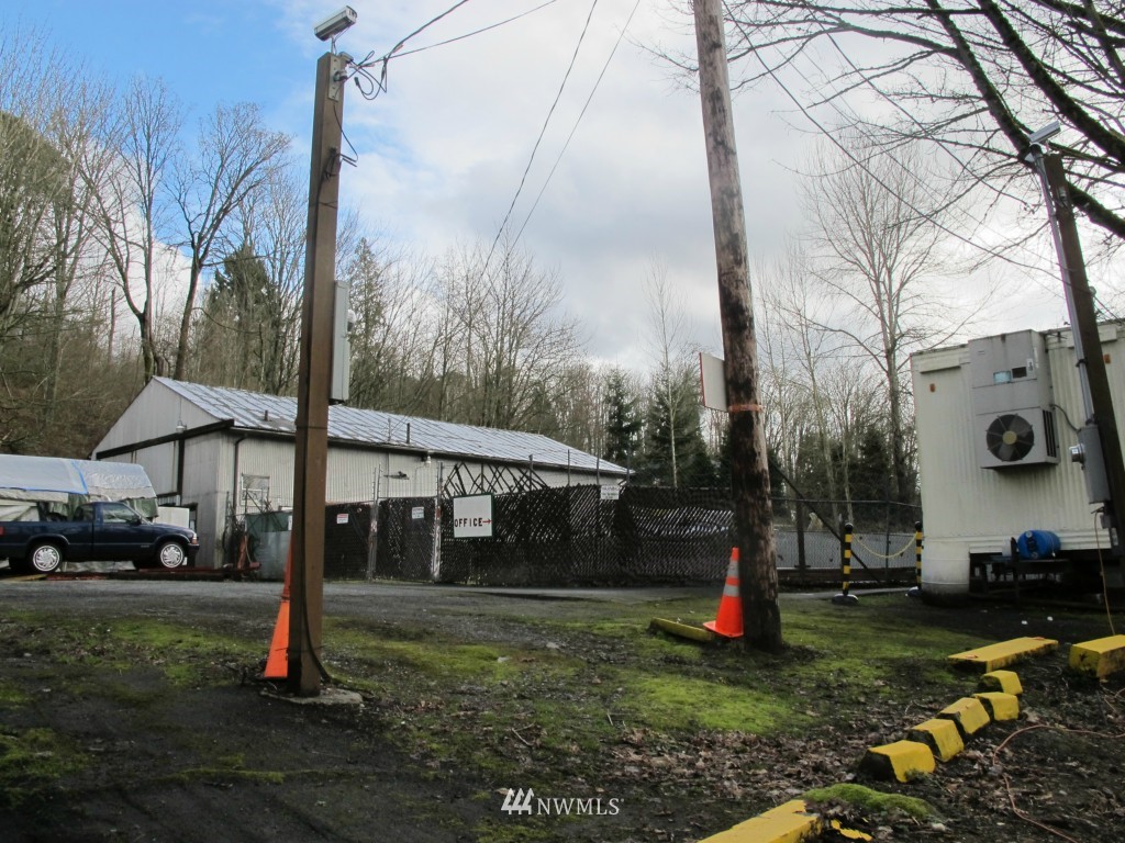 2457 Kamber Road Bellevue, WA 98007 - Photo 3 of 11