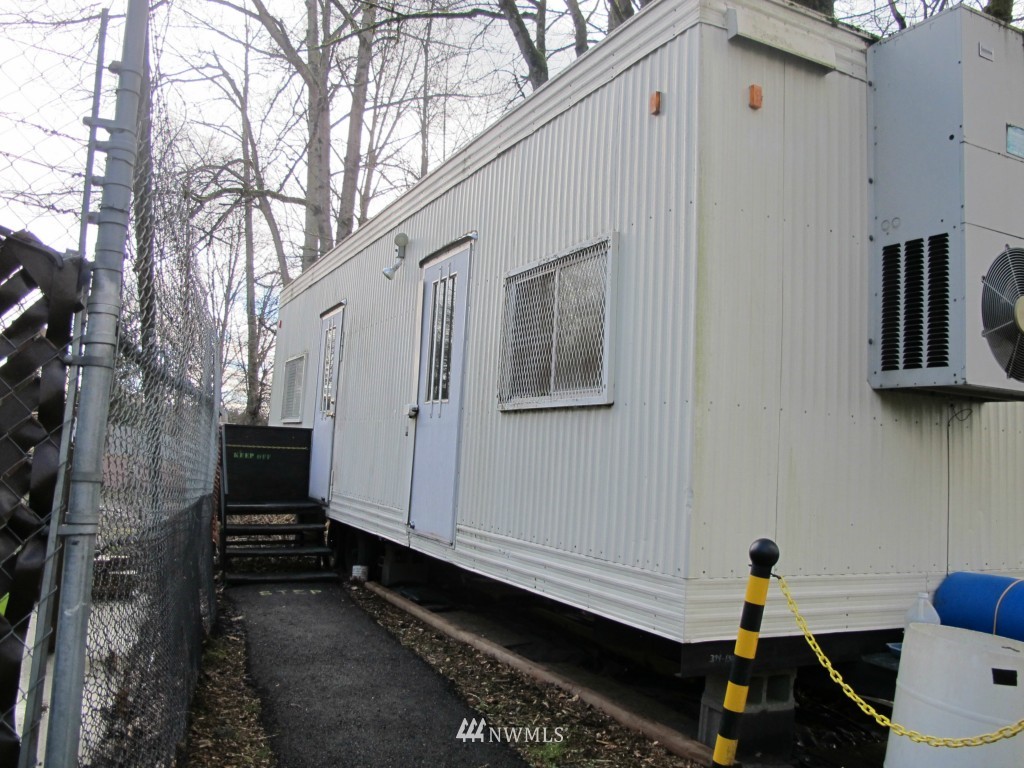 2457 Kamber Road Bellevue, WA 98007 - Photo 4 of 11