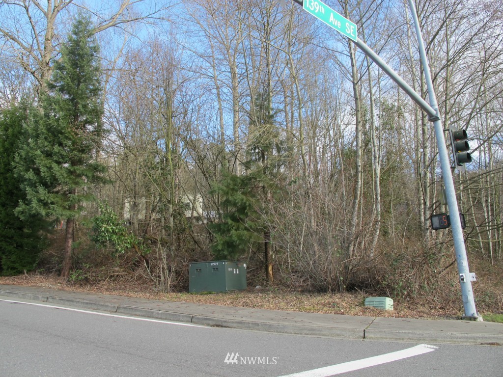 2457 Kamber Road Bellevue, WA 98007 - Photo 6 of 11