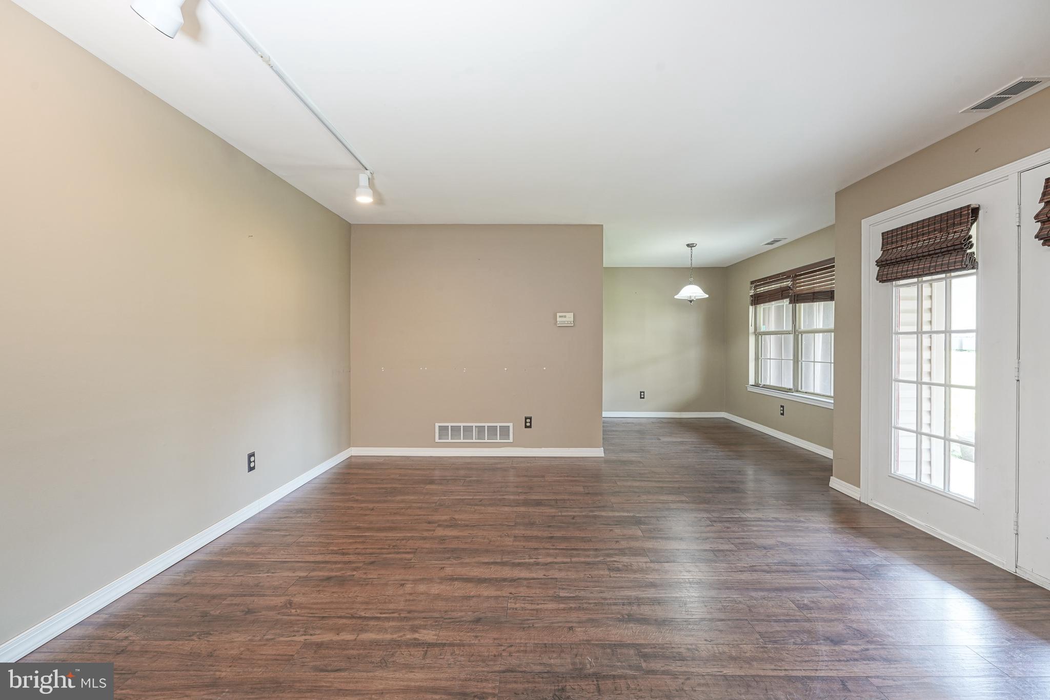 270 Tavistock Road Cherry Hill, NJ 08034 - Photo 5 of 25 Living Room