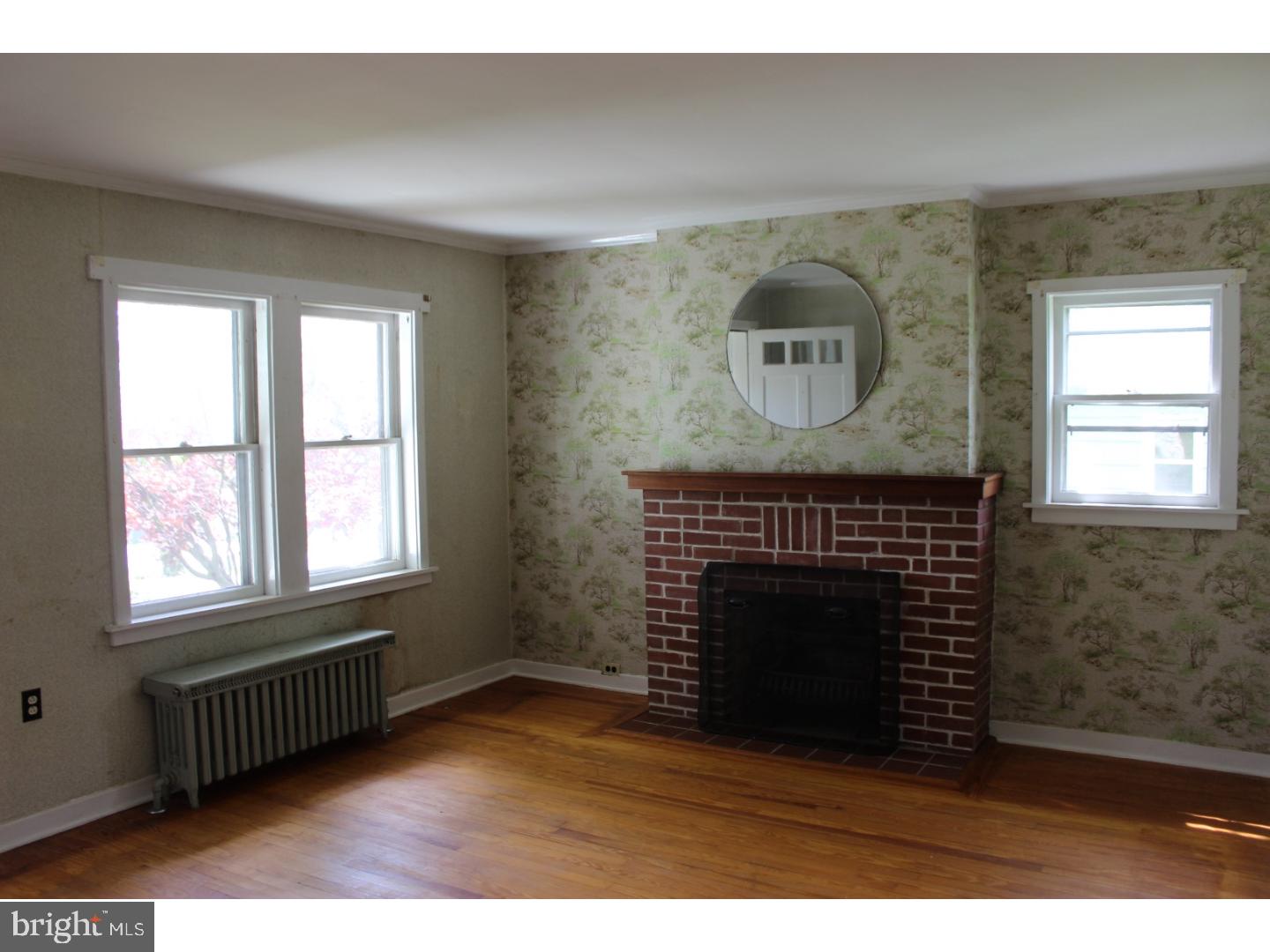 560 Fretz Road Souderton, PA 18964 - Photo 9 of 25 Living Room