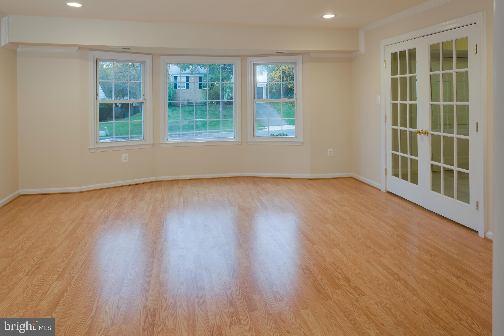 8540 Stonewall Road Manassas, VA 20110 - Photo 7 of 30 Living Room