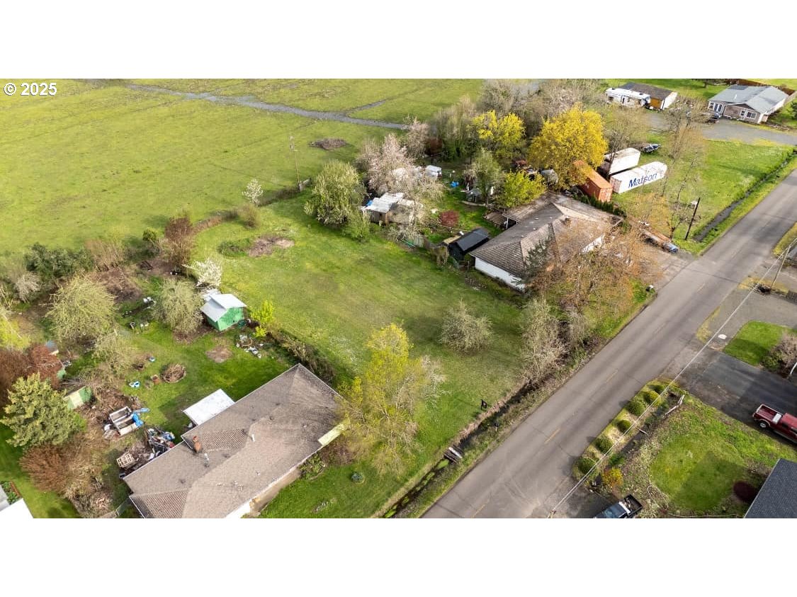 500 View Lane Lebanon, OR 97355 - Photo 2 of 11