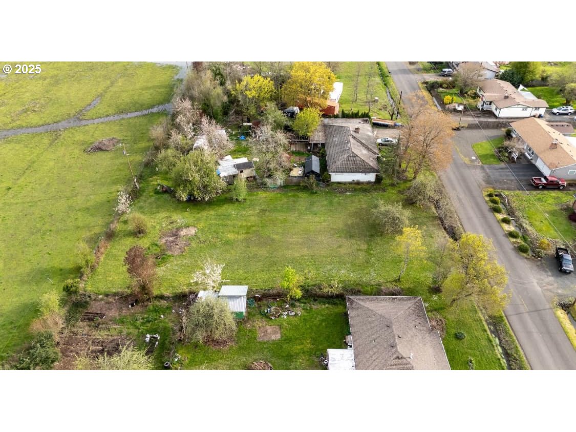 500 View Lane Lebanon, OR 97355 - Photo 9 of 11