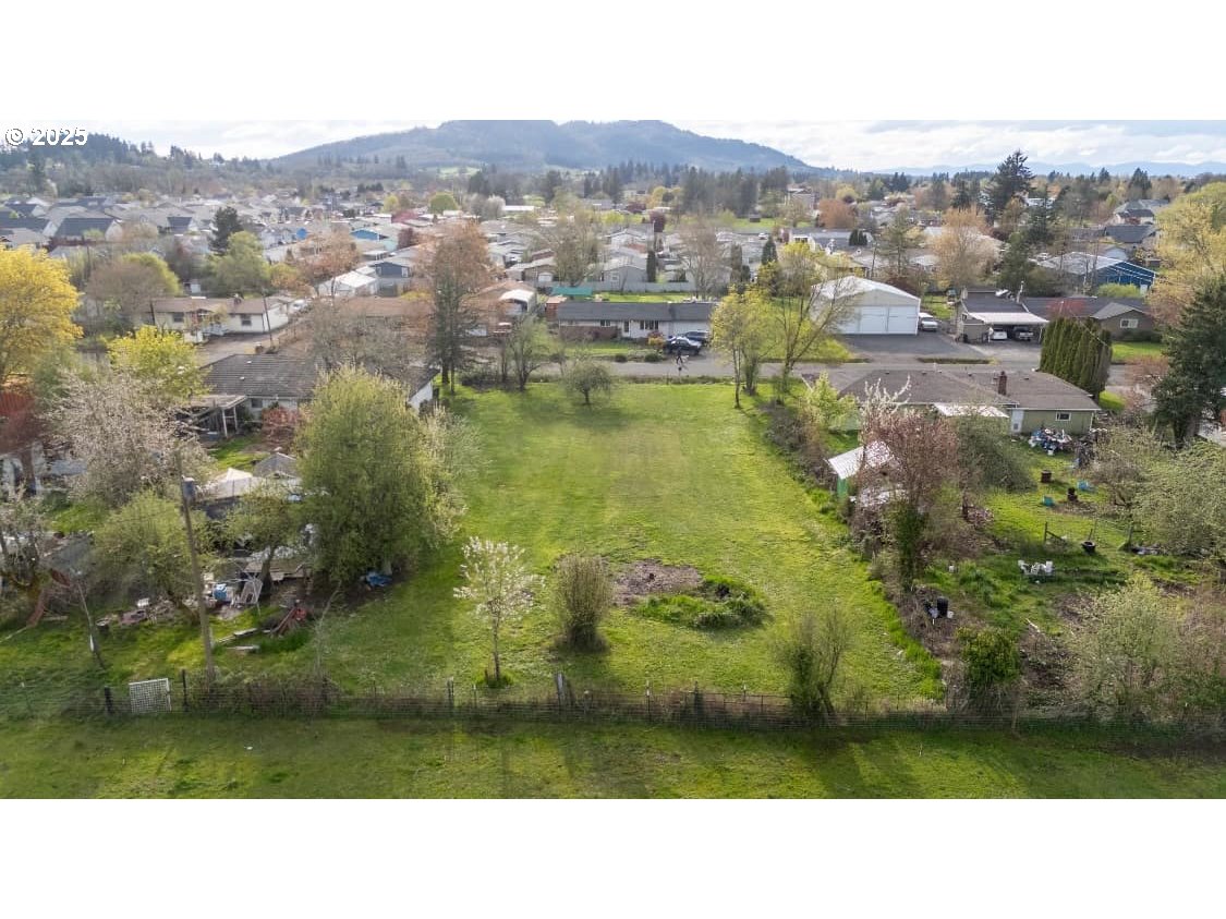 500 View Lane Lebanon, OR 97355 - Photo 10 of 11