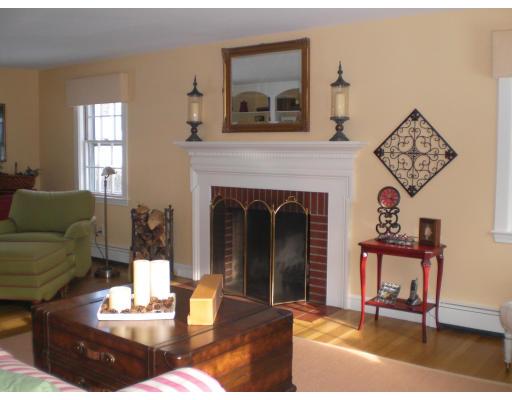 10 Orchard Road Hamilton, MA 01982 - Photo 3 of 18