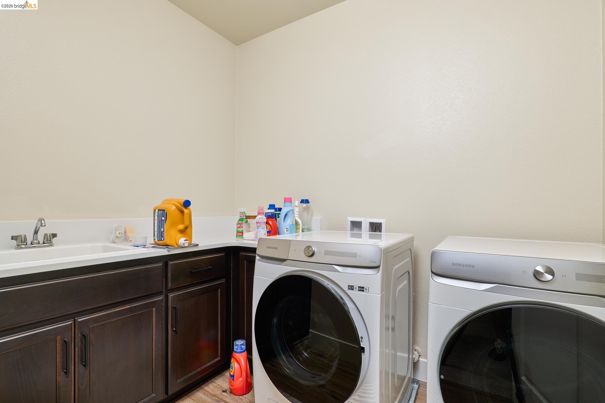 5532 Promontory Way Antioch, CA 94531 - Photo 31 of 45 Laundry area with separate washer and dryer and cabinet space