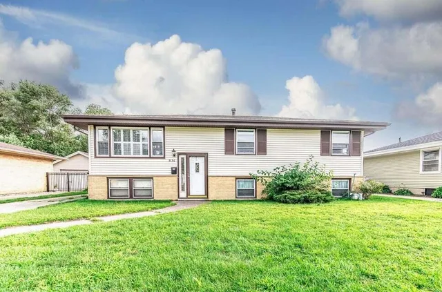 $2,000 | 3136 Lois Place, Highland, IN 46322