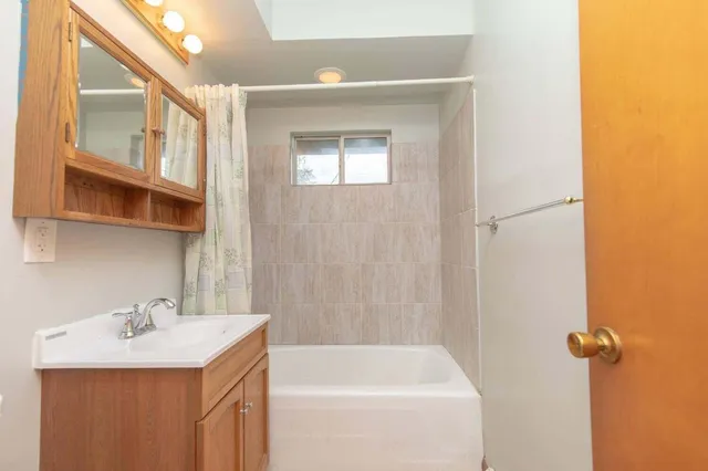 $2,000 | 3136 Lois Place, Highland, IN 46322