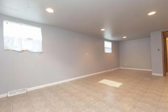 $2,000 | 3136 Lois Place, Highland, IN 46322