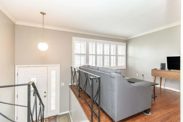 $2,000 | 3136 Lois Place, Highland, IN 46322