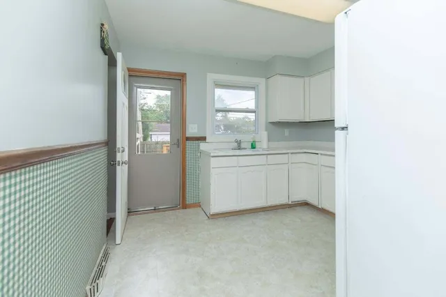 $2,000 | 3136 Lois Place, Highland, IN 46322