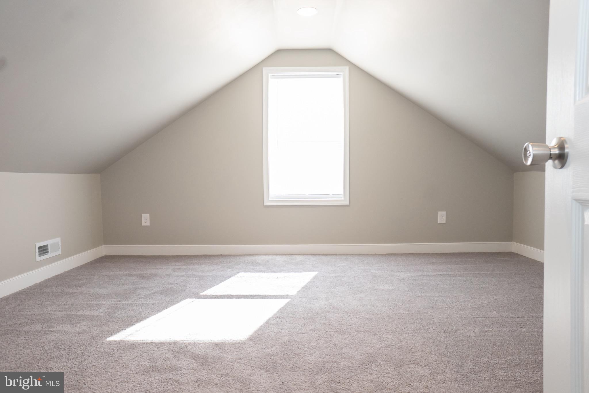 915 Martin Road Baltimore, MD 21221 - Photo 13 of 34 2nd Bedroom w/plenty of electrical outlets also