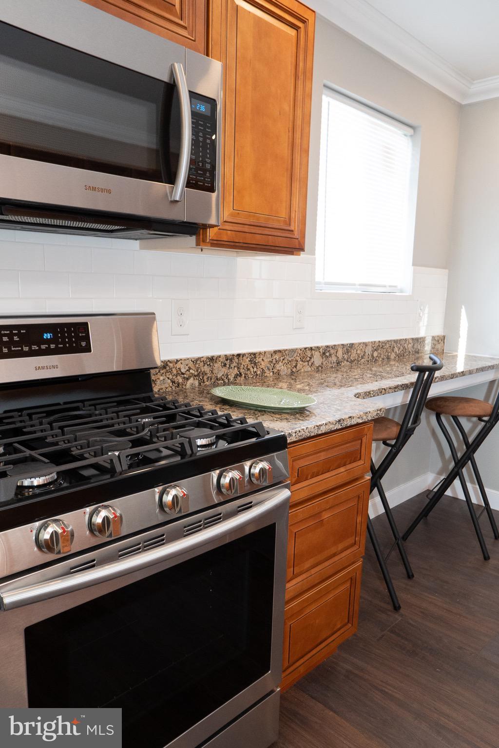 915 Martin Road Baltimore, MD 21221 - Photo 30 of 34 Samsung Convection Gas Oven & Microwave & Granite