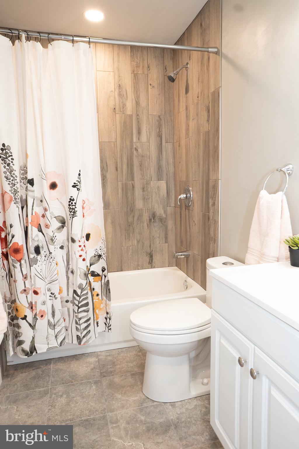 915 Martin Road Baltimore, MD 21221 - Photo 8 of 34 Main level Full Bath with Ceramic Wood Tile Surrou
