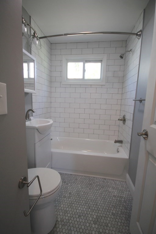 415 Tiffany Street Springfield, MA 01108 - Photo 4 of 10 Gallery Image 4