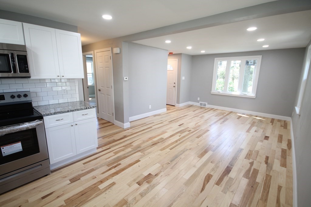 415 Tiffany Street Springfield, MA 01108 - Photo 5 of 10 Gallery Image 5
