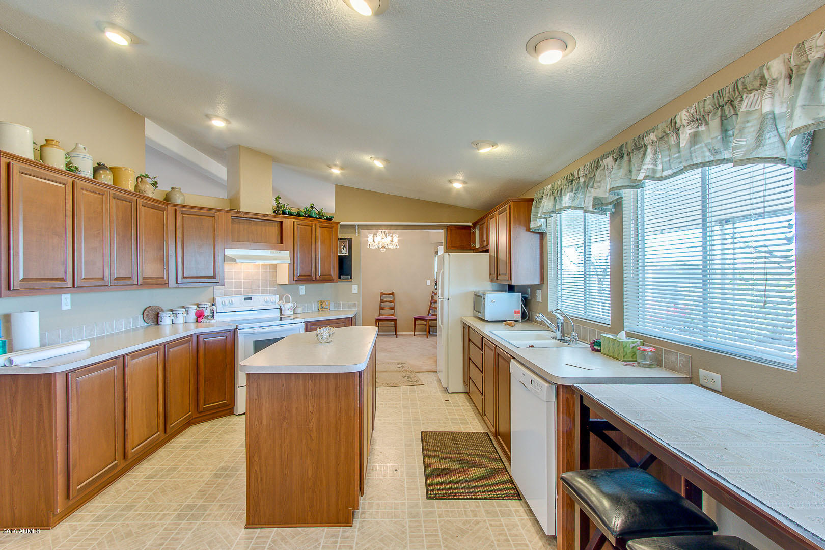 940 South Vista Road Apache Junction, AZ 85119 - Photo 8 of 47 LOTS OF COUNTER SPACE