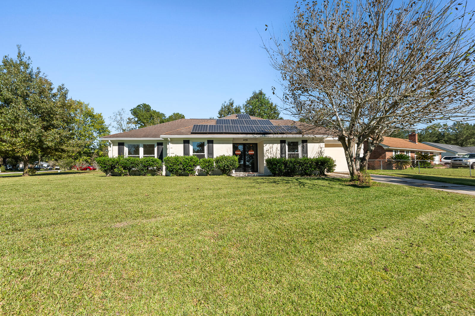 1101 Stuart Dr 1 of 17