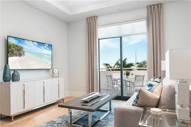 $1,125,000 | 101 8th Street South, Unit 202, Naples, FL 34102