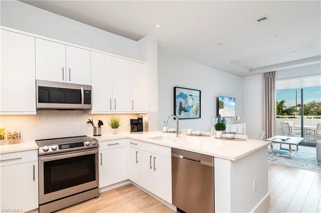 $1,125,000 | 101 8th Street South, Unit 202, Naples, FL 34102