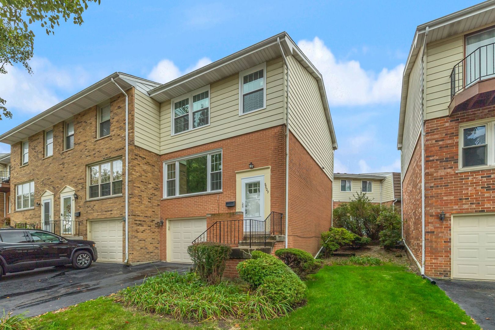 8809 44th Place Brookfield, IL 60513 - Photo 2 of 29