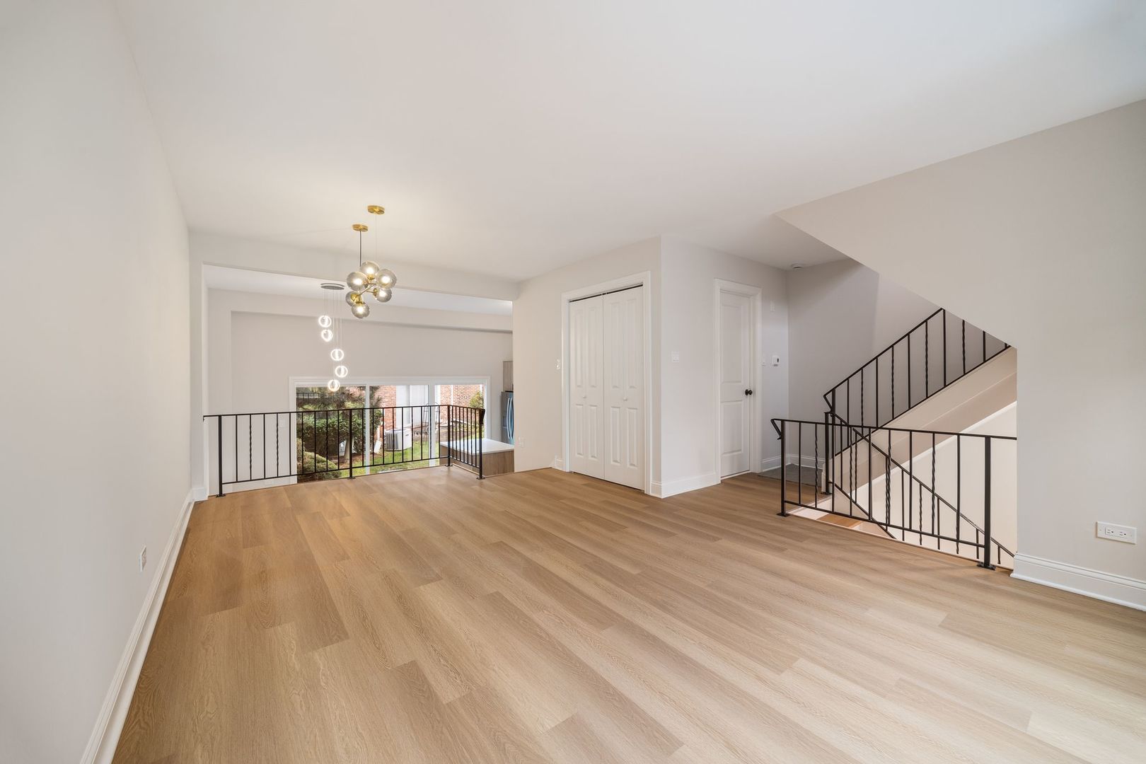 8809 44th Place Brookfield, IL 60513 - Photo 3 of 29