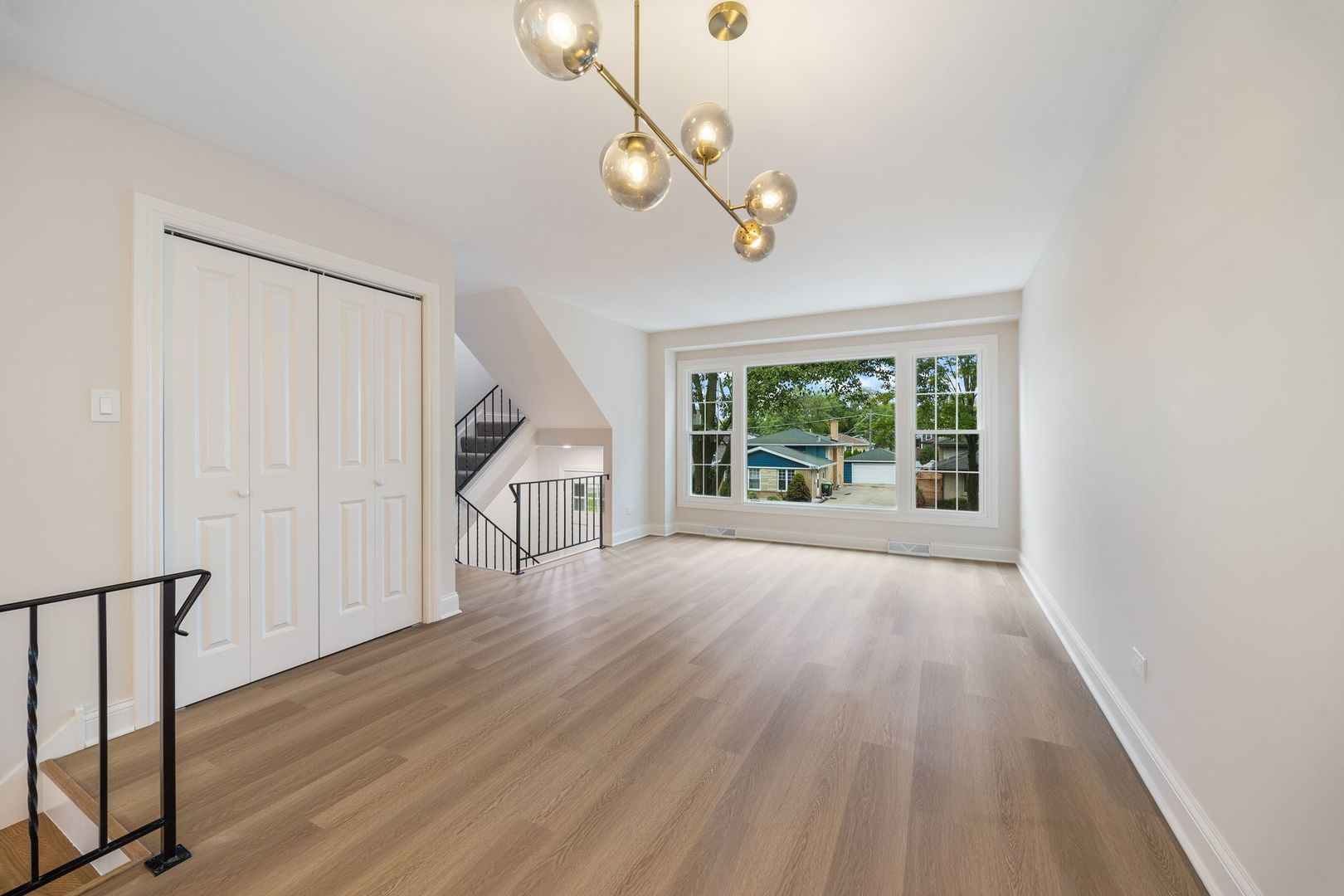 8809 44th Place Brookfield, IL 60513 - Photo 5 of 29