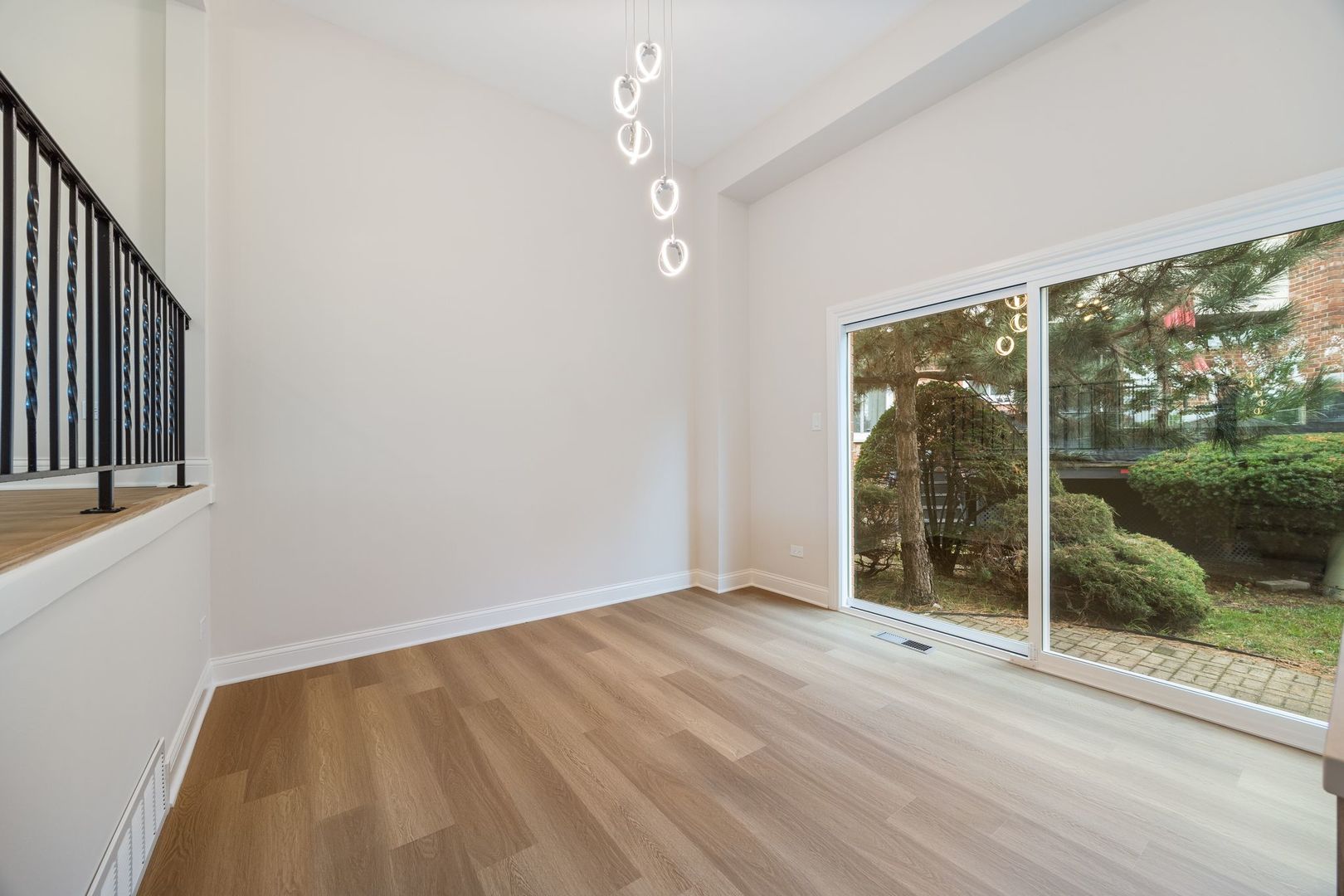 8809 44th Place Brookfield, IL 60513 - Photo 7 of 29