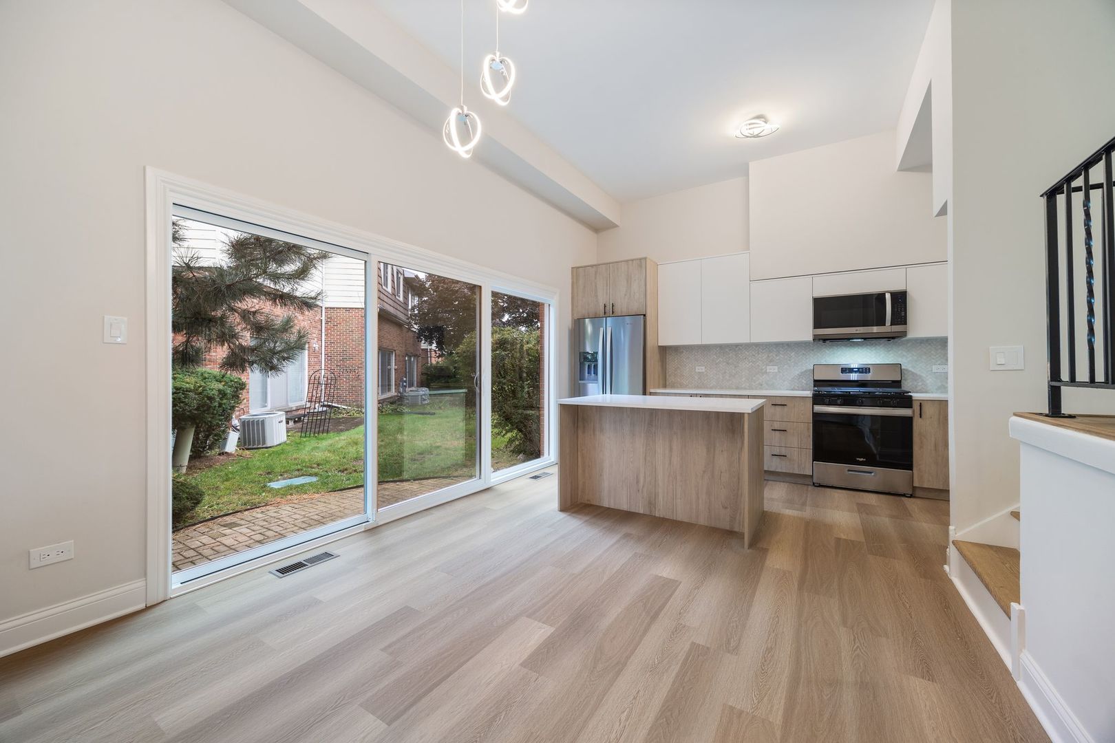 8809 44th Place Brookfield, IL 60513 - Photo 8 of 29