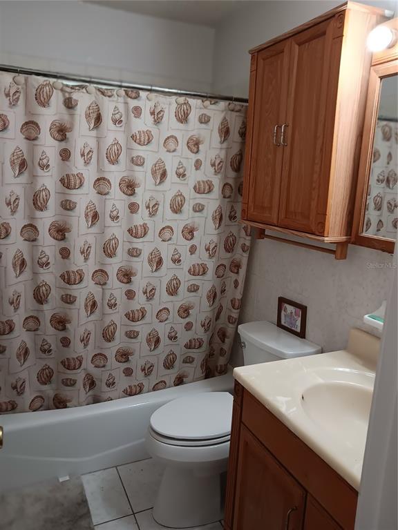 374 3rd Street Northwest Largo, FL 33770 - Photo 11 of 31 a bathroom with a sink a toilet and shower curtain