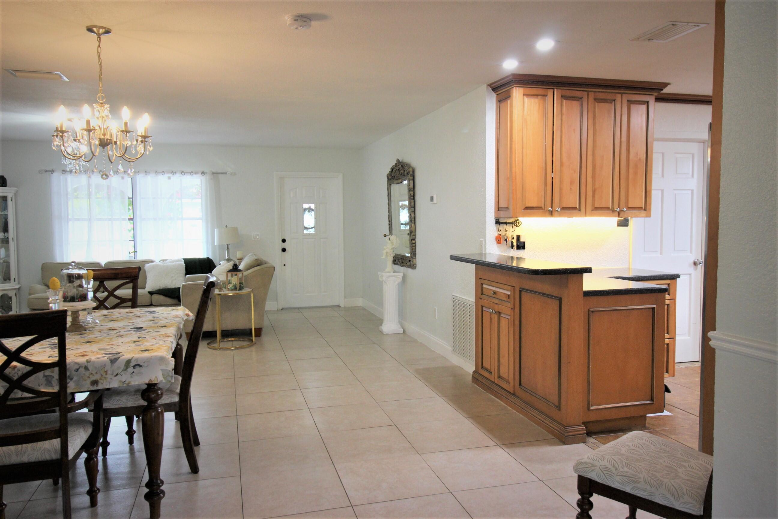 22106 Aquila Street Boca Raton, FL 33428 - Photo 6 of 45 IMG_2561 (2)