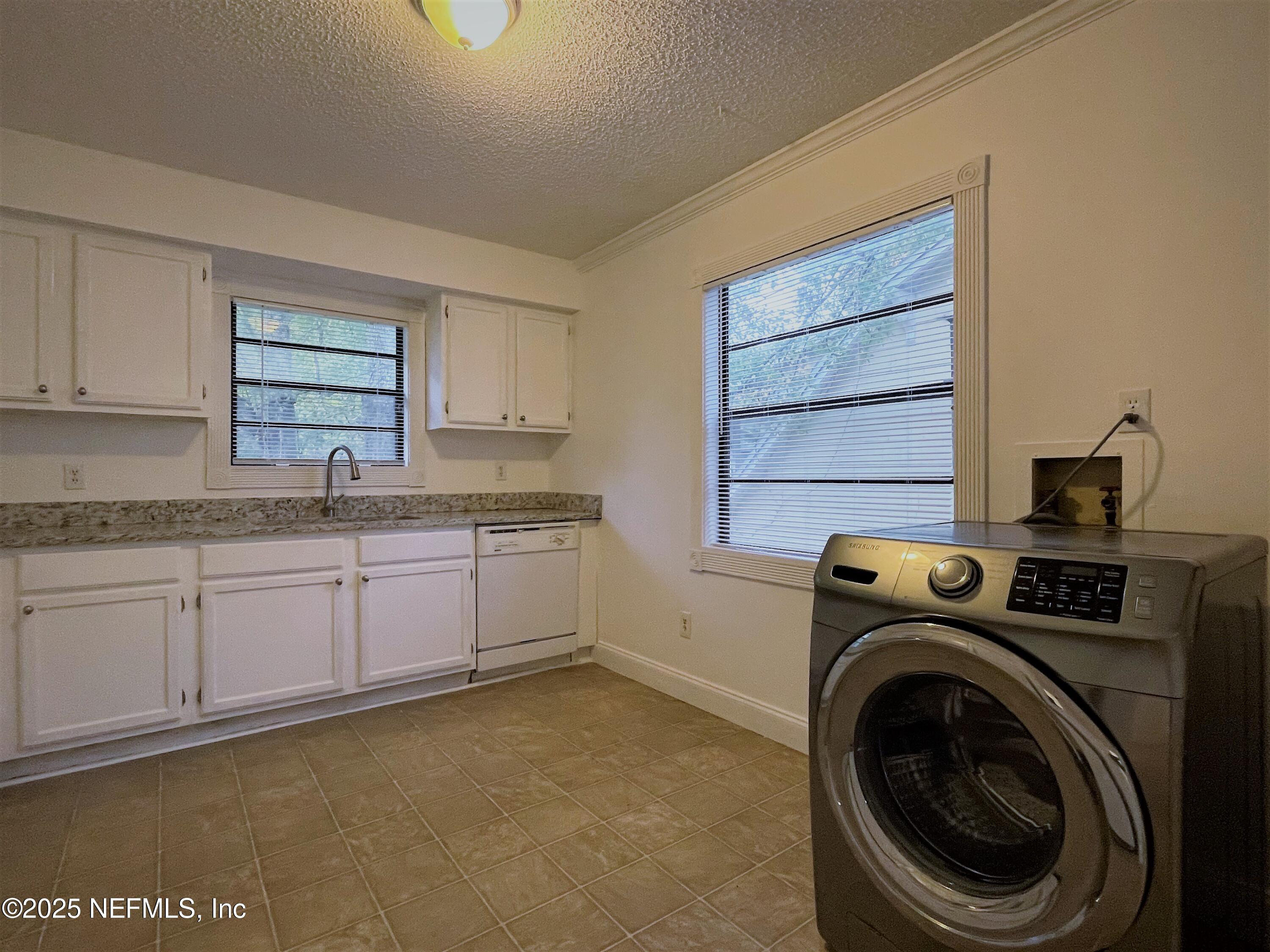 2910 Post Street Jacksonville, FL 32205 - Photo 7 of 12 a utility room with sink dryer and washer