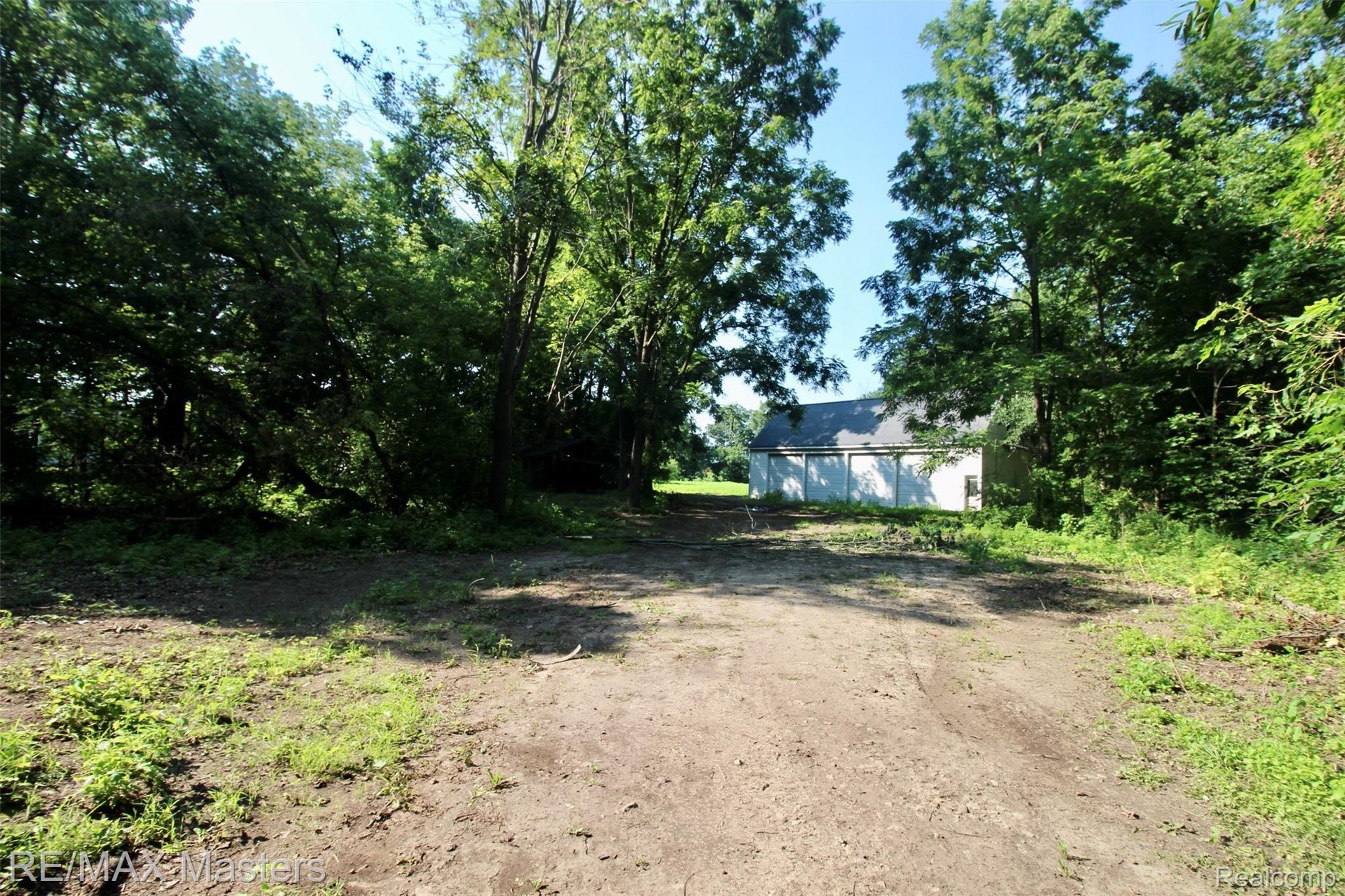 12040 Creek Road Carleton, MI 48117 - Photo 38 of 47 off road driveway to newer pole barn. farm land right behind
