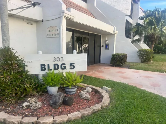 $2,300 | 303 Racquet Club Road, Unit 204, Weston, FL 33326