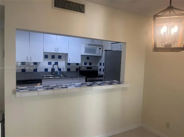 $2,300 | 303 Racquet Club Road, Unit 204, Weston, FL 33326