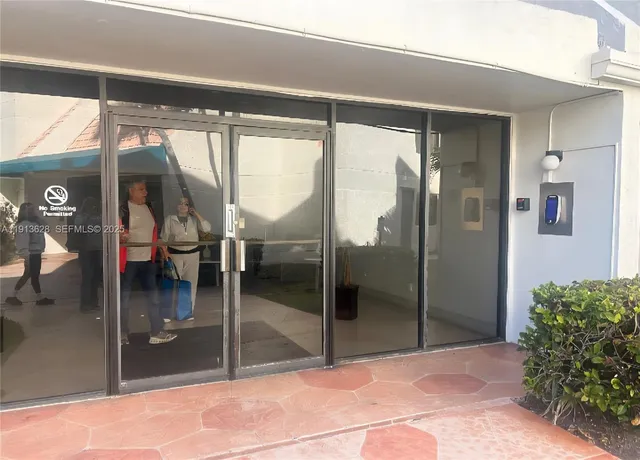 $2,300 | 303 Racquet Club Road, Unit 204, Weston, FL 33326