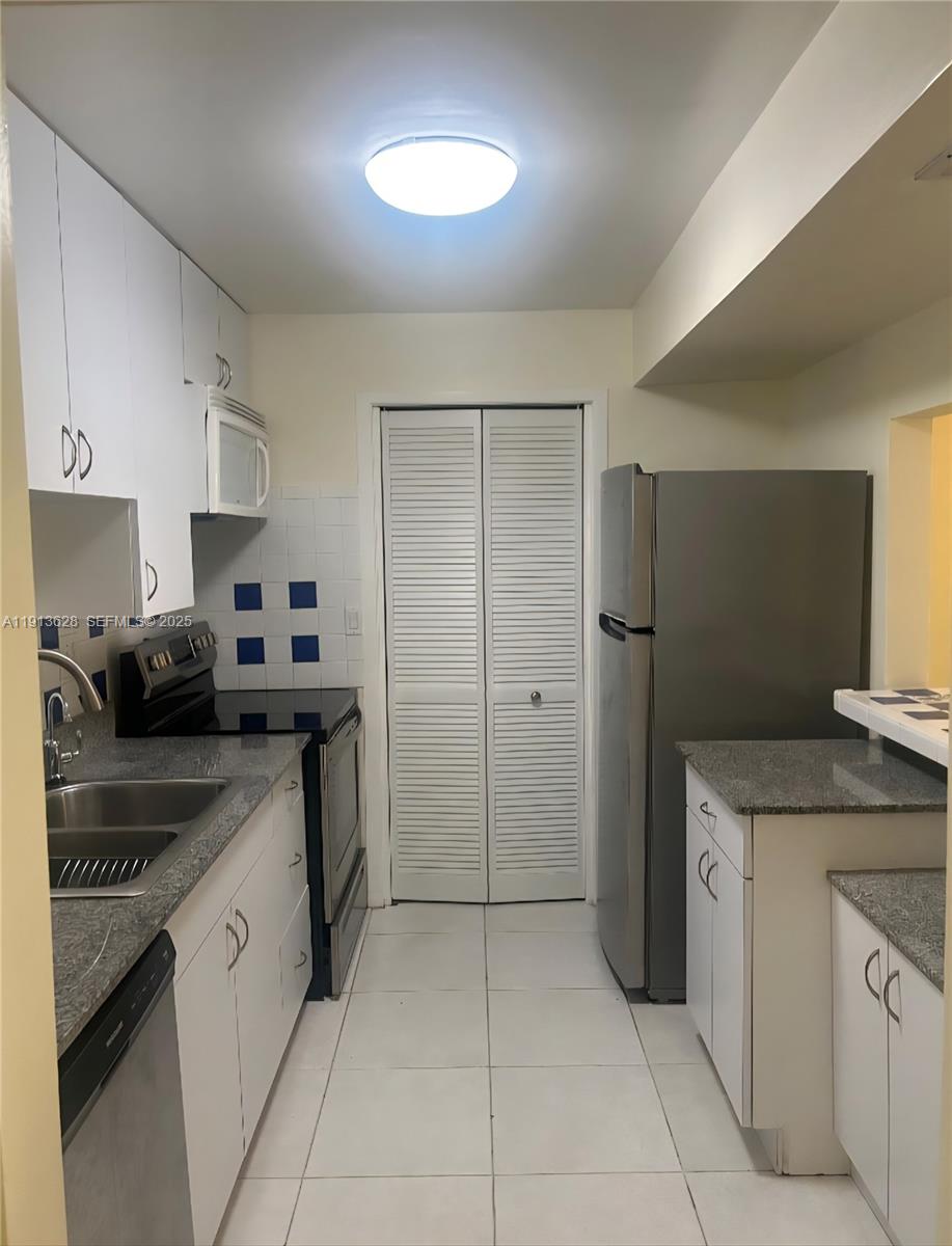 303 Racquet Club Road, Unit 204 Weston, FL 33326 - Photo 8 of 22